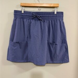 Women's lightweight quick dry skort with inner bike shorts. Size XL